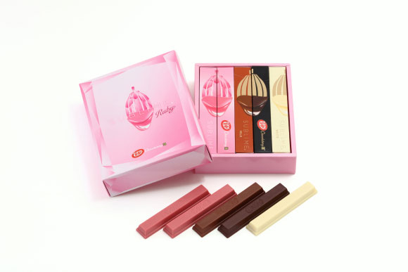 คิทแคทรสช็อกโกแลตสีชมพู Ruby Sublime Kit Kat