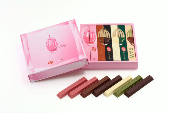 คิทแคทรสช็อกโกแลตสีชมพู Ruby Sublime Kit Kat