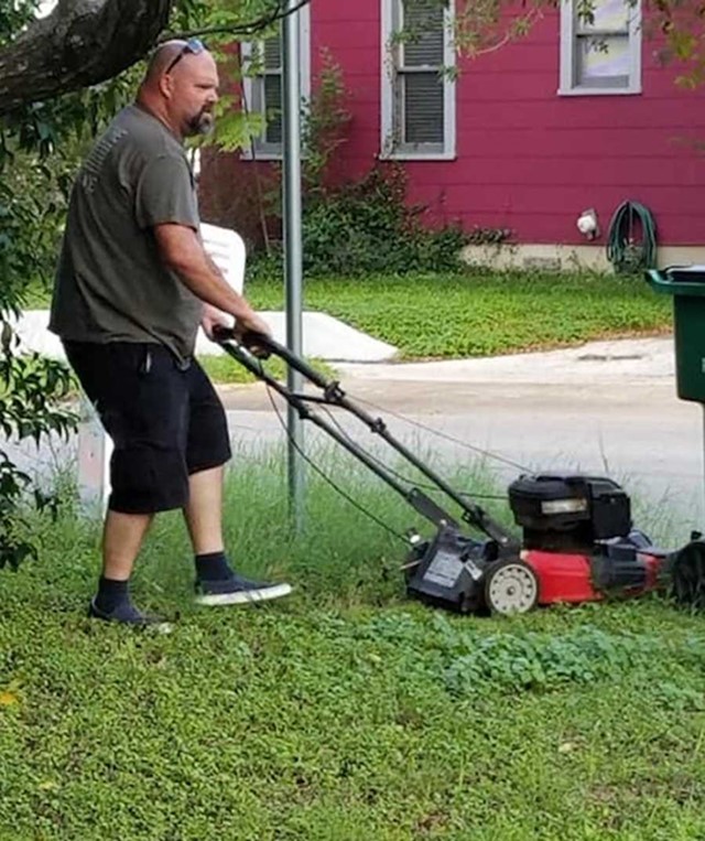 dad do mowing for divorced mom