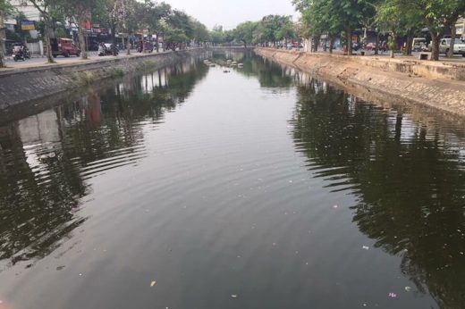 เชียงใหม่เร่งแก้ด่วนปัญหาน้ำในคูเมืองสกปรก ล่าสุด พาพิสูจน์น้ำสะอาดตักสาดสงกรานต์ได้