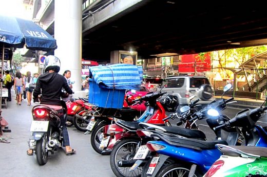 กทม.เร่งมือร่างระเบียบให้ผู้แจ้งเบาะแสจักรยานยนต์บนทางเท้า มีสิทธิ์ได้รับส่วนแบ่ง 50%