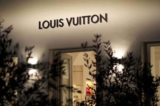 LVMH ผู้ถือครองแบรนด์ดัง Louis Vuitton ควบรวบกิจการ Christian Dior ด้วยราคาสูงลิ่ว  6,500 ล้านยูโร