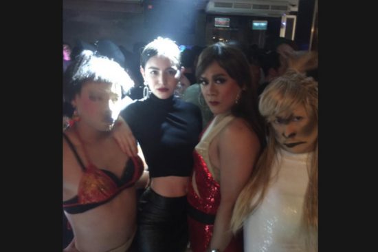 10 10 10 ไปเลยจ้ะ! ใหม่ ดาวิกา ลุยสีลม ซ.2 สัมผัสงานนางโชว์เตรียมเล่นละคร