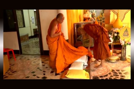 งงยกวัด ศพอดีตเจ้าอาวาสหายจากโลง เหลือแต่จีวรคลุมหมอนไว้!?