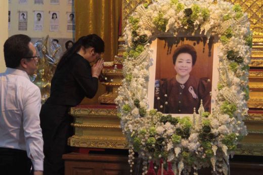 ตั๊ก บงกช ปลาบปลื้ม ในหลวง ร.10 โปรดเกล้าฯ พระราชทานเพลิงศพ แม่เล็ก