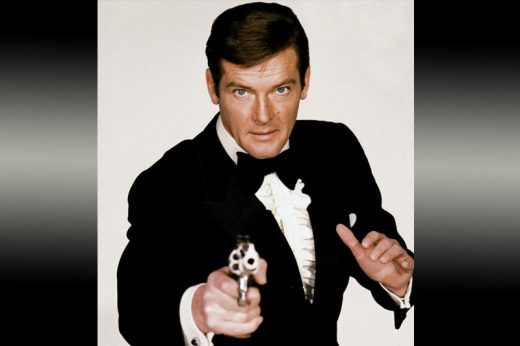 โรเจอร์ มัวร์ ตำนานพยัคฆ์ร้าย 007 ลาโลกในวัย 89