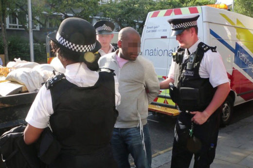 โดนจับ! ชายเปิดแผ่นคลุมศพ-แชะรูปเหยื่อไฟไหม้อพาร์ทเมนท์ลอนดอนโพสต์เฟซบุ๊ก