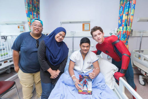 ฮีโร่นอกจอ! ทอม ฮอลแลนด์ สวมชุดสไปเดอร์แมนเยี่ยมผู้ป่วยที่รพ.เด็ก