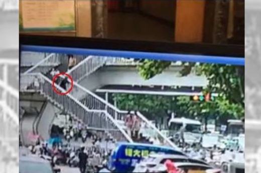 อุทาหรณ์คนตาติดจอ สาวจีนตกสะพานลอยดับเหตุก้มหน้าเล่นมือถือ