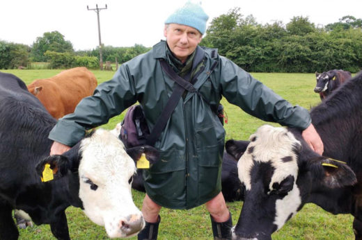 เจ้าของล้มกิจการฟาร์มวัวตกทอดของครอบครัว เหตุเป็นมังฯ ทนส่งวัวเข้าโรงฆ่าไม่ได้