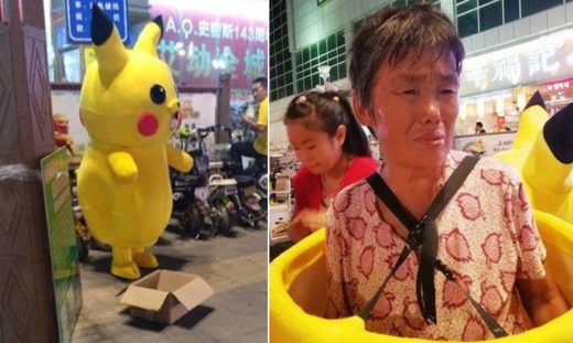 ภายใต้ตุ๊กตาปิกาจูที่น่ารัก คือชีวิตรันทดของหญิงแก่ที่ดิ้นรนหาเงินรักษาคนในครอบครัว