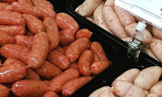 ร้านขายเนื้อหัวใสผลิต ‘ไส้กรอกเหล้า’ แปลกจนอยากลองกรึ๊บ…สักคำ!