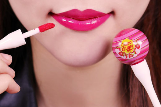 ของเล่นใหม่ อมยิ้ม ‘Chupa Chups’ กินไม่ได้! แต่จะมาสร้างสีสันบนเรียวปากอันสวยงามให้คุณสาวๆ แทน