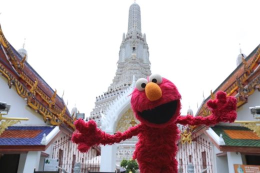 เซอร์ไพรส์! ตัวการ์ตูนสุดน่ารัก Elmo จาก Sesame Street อวดภาพเที่ยวกรุงเทพในวันสบายๆ