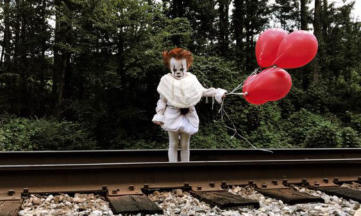 พี่จับน้องชายคอสเพลย์เป็นตัวตลกสยองจาก ‘It’ หลอนกันถ้วนหน้าเลยทีนี้