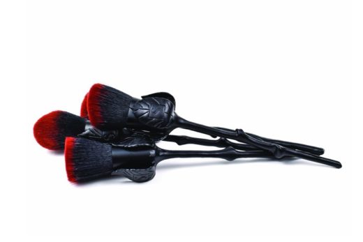 Storybook Cosmetics ออกบรัชใหม่ตัวแท่งเลียนแบบดอกกุหลาบสีดำ สวยลึกลับรับเทศกาลฮาโลวีน