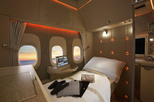 เอาใจคนชอบบิน! Emirates ชวนสัมผัสความหรูหราบนที่นั่งชั้น First Class โฉมใหม่ในเครื่อง Boeing 777