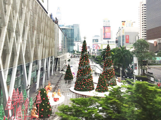 เตรียมเสื้อผ้าหน้าผมและกล้องถ่ายรูปให้พร้อม แล้วมาถ่ายรูปกับต้นคริสต์มาสสวยๆ ลานหน้า Central World กันเถอะ!