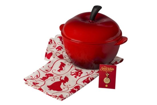 เพิ่มความน่ารักให้ครัวของคุณด้วยเครื่องครัวสีแดงสดใสแรงบันดาลใจจากการ์ตูนดัง Snow White