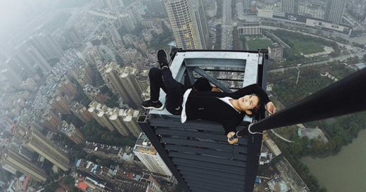 หนุ่มนักไต่ตึกผาดโผนชาวจีนร่วงตึก 62 ชั้นดับ ขณะกำลังโชว์ห้อยโหนเพื่ออัดคลิปใหม่