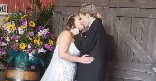 หนุ่มป่วยมะเร็งจัดวิวาห์ในฝันแต่งแฟนสาวผู้ไม่เคยทิ้งไปไหน สมหวังในปรารถนาสุดท้ายก่อนถึงวันหมดลม