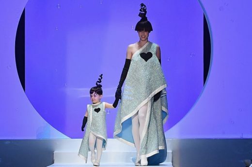 Coco Rocha นางแบบคู่บุญ Jean Paul Gaultier ควงลูกสาววัย 2 ขวบ ทวงรันเวย์ Paris Couture Week
