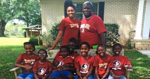 คู่รักใจดีรับเด็กๆ เป็นลูกบุญธรรมพร้อมกัน 7 คน หลังพบทั้งหมดล้วนเป็นพี่น้องที่ถูกแยกจากกัน