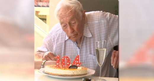 คุณทวดออสซี่เป่าเทียนวันเกิดอายุ 104 ปี ขอพรประการเดียว อยากให้ชีวิตที่ยืนยาวเกินไปสิ้นสุดเสียที