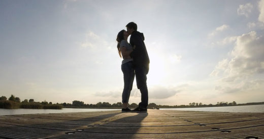 ถ้าแฟนของคุณมี 14 คุณสมบัติเหล่านี้ นักวิทยฯ บอกว่า…อย่าปล่อยมือจากเธอไปเด็ดขาด!