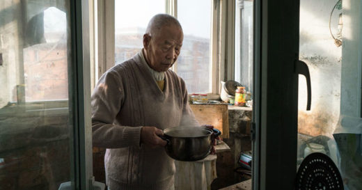 สะเทือนใจ ชายชราเขียนใบปลิววอนคนเมตตารับไปดูแล กลัวต้องแก่ตายเงียบๆ คนเดียว