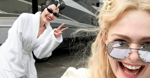 เรียกน้ำย่อย! Elle Fanning เจอขุ่นแม่ Angelina Jolie เผยภาพน่ารักประเดิมเปิดกล้อง Maleficent 2