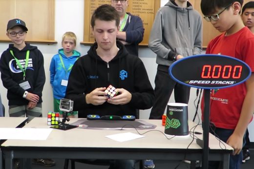 หนุ่มออสเตรเลียฉลาดเป็นกรด ทุบสถิติแก้รูบิค 3×3 ด้วยเวลาเพียง 4.22 วินาทีเท่านั้น!