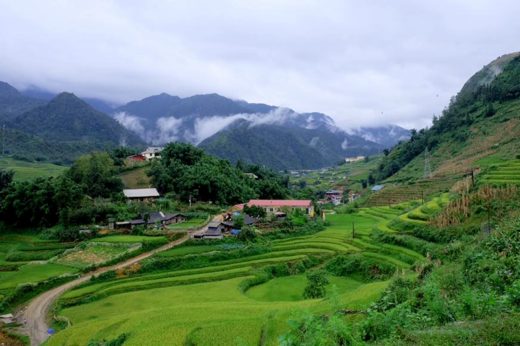 แพ็คกระเป๋า: ชวนเที่ยวท้าฝนชมความเขียวขจีของนาข้าวขั้นบันไดในซาปา เวียดนาม