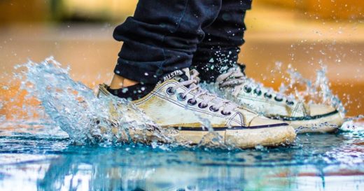 วิธีดูแลรองเท้าคู่โปรดของคุณในหน้าฝน ถึงเฉอะแฉะทุกวันแต่(รองเท้า)ฉันยังโอเค!