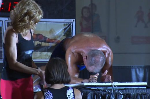 คุณปู่วัย 60 ปี ทุบสถิติแพลงก์นานกว่า 10 ชั่วโมง แกร่งดังยอดมนุษย์!