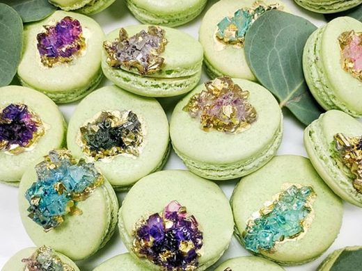 ชมภาพมาการองผสานไอเดียจากร้าน MAC LAB บอกเลยสวยจนไม่กล้ากัดชิม!