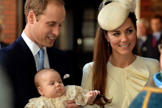 ชมภาพสุดอบอุ่นของราชวงศ์อังกฤษในพิธีรับศีลจุ่ม ‘เจ้าชายหลุยส์แห่งเคมบริดจ์’