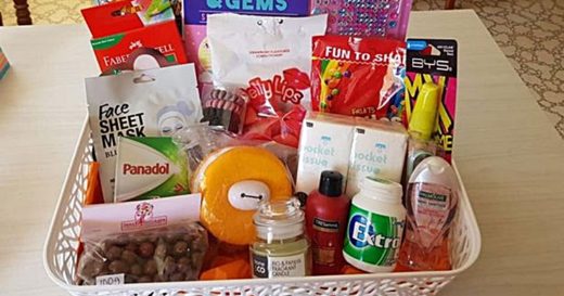 เพื่อนคนดีแพ็กตะกร้า “ของใช้จำเป็นยามอกหัก” ส่งให้เพื่อนรักที่เพิ่งเลิกกับแฟน