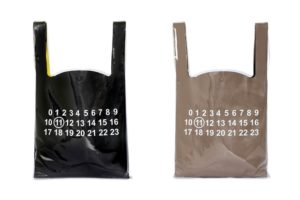 ขอมาคล้องมือสักใบ กระเป๋าทรงถุงก๊อบแก๊บจาก Maison Margiela สวยไฮในราคา 55,000 บาท