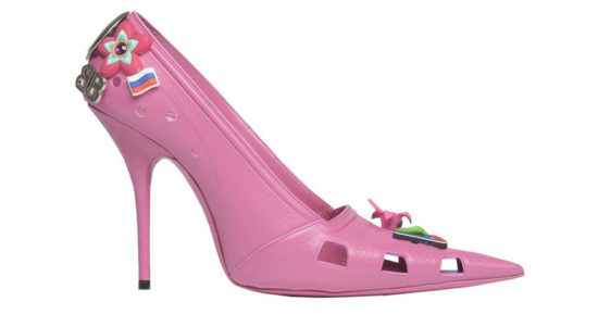 เก๋สุด! รองเท้ายางส้นเข็ม Balenciega ที่มีจิตวิญญาณแห่ง Crocs
