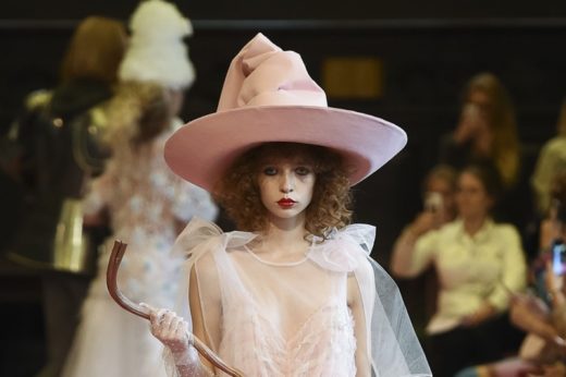 แม่มดสาวโผล่โชว์ตัวบนรันเวย์คอลเล็กชั่นใหม่ ‘Ryan Lo’ ในธีม Harry Potter