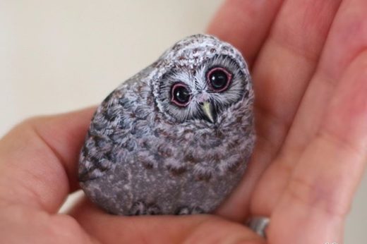 เนียนเหมือนจริง! ศิลปินสาวญี่ปุ่นสร้างสรรค์งานวาดลายสัตว์ลงบนก้อนหิน