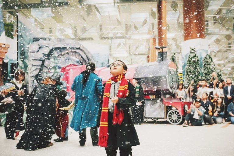 ฟินตั้งแต่แลนดิ้ง! อีเวนต์ส่งท้ายปี ยกโลกเวทย์มนตร์ Harry Potter มาไว้ที่สนามบินชางงี