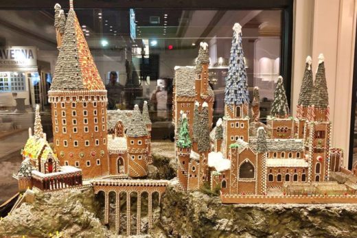 ร้านเบเกอรี่แคนาดาทำปราสาทฮอกวอตส์จากขนมปังขิง อลังการงานสร้าง แถมกินได้ด้วย!