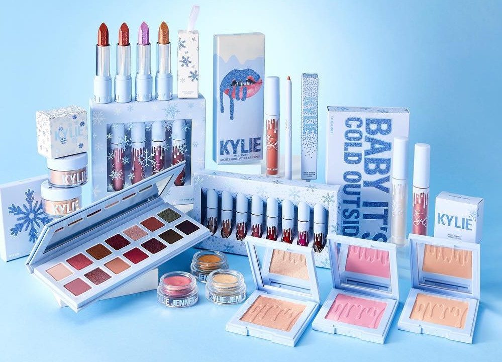 Kylie Cosmetics ออกเมคอัพเซ็ต Holiday Collection หวานสดใสรับวินเทอร์