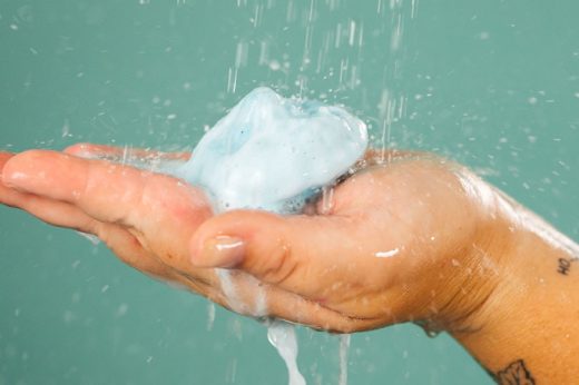 อาบน้ำฝักบัวก็สนุกกับก้อนฟู่ได้ ด้วย Shower Bomb ของใหม่น่าลองจาก Lush