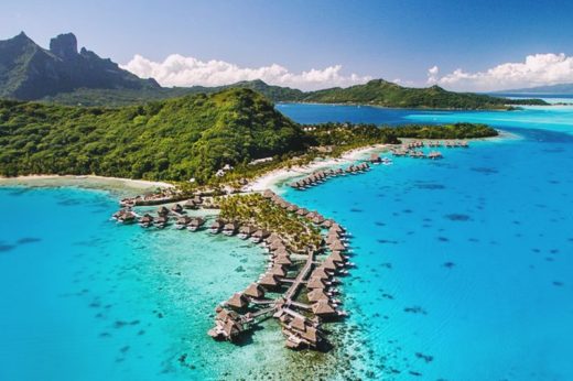 7 สุดยอดที่พักบังกะโลกลางทะเล สวรรค์ของคนรักสายลมแสงแดด